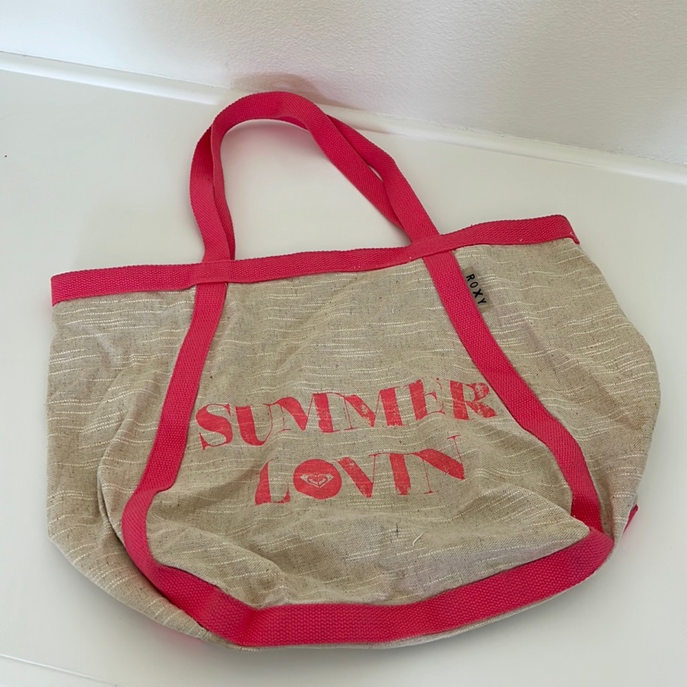 Roxy Girl Beach Bag looks new, maybe used once. Super cute for the pool or beach